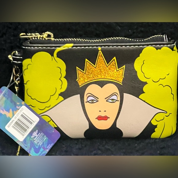 NWT Buckle-Down Disney Villains The Evil Queen coin purse - Picture 4 of 6